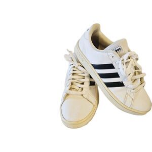 Adidas Tennis Shoes Size 10